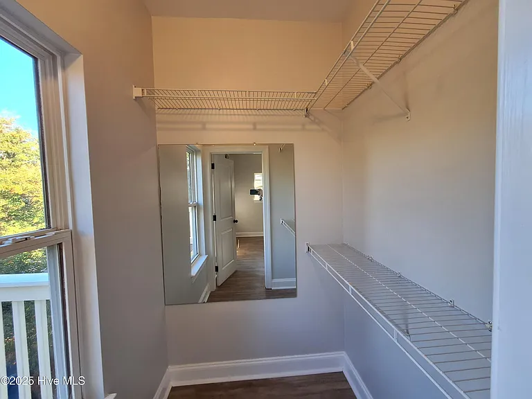 933 S 8th St — Photo 11