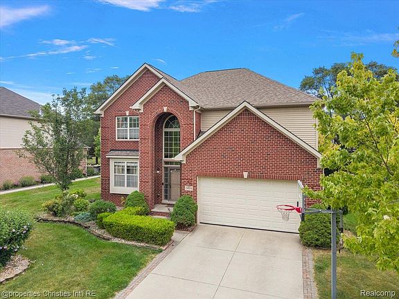 3rd image of 24354 Amanda Ln