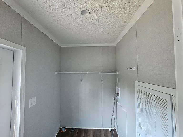 151 Dillon Ln — Photo 8