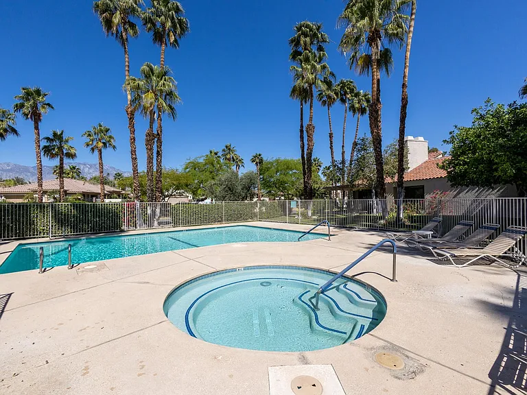 303 Forest Hills Dr — Photo 48