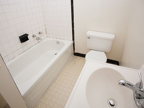 2nd image of 216 Governors Ln APT 5