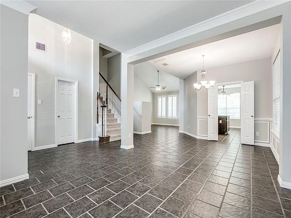 5th image of 1013 Spanish Oak Dr