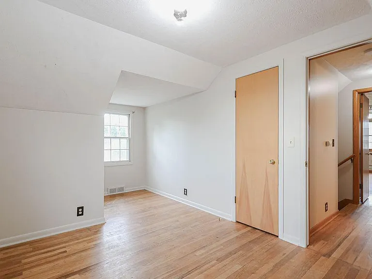 8209 Hillside Dr — Photo 23