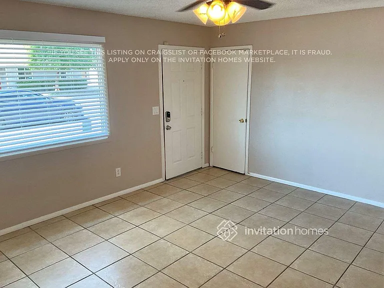 11605 N 58th Ave — Photo 2