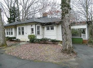 121 Rosscraggon Rd, Asheville, NC 28803