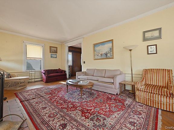 4th image of 590 Waterview Road