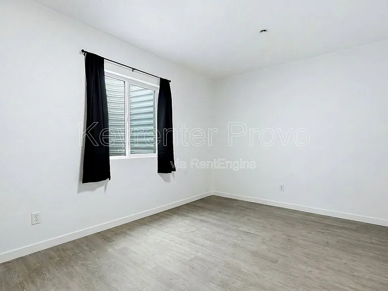 371 E Levengrove Dr — Photo 4