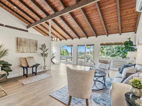 98-1646 Kiawe St, Aiea, HI 96701