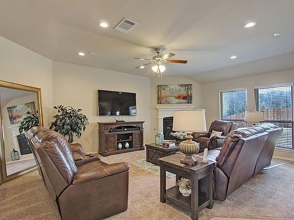 3rd image of 613 Lake Sierra Way