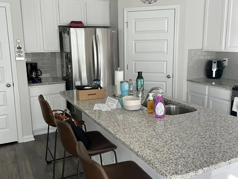 430 Whitby St — Photo 23