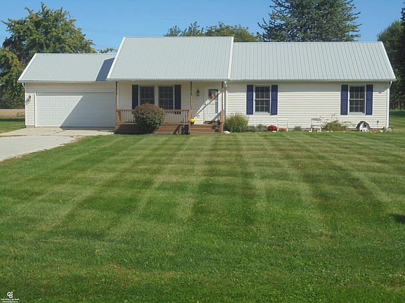 3rd image of 794 Cove Rd