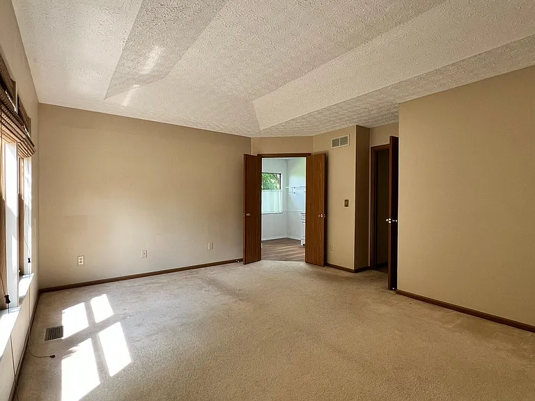 758 N Starr Dr — Photo 23