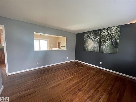 4th image of 43267 Fortner Dr