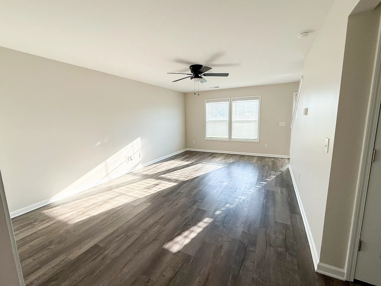 4 bed, 2.5 bath, 2004 sqft, $2,200 — Photo 3