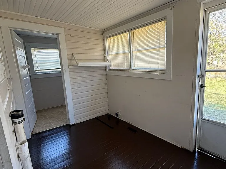 459 Woodruff St — Photo 6