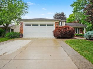 5997 Marble Dr, Troy, MI 48085