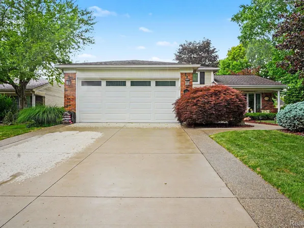 5997 Marble Dr, Troy, MI 48085