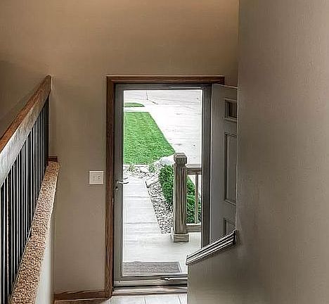 3rd image of 15427 Westchester Cir