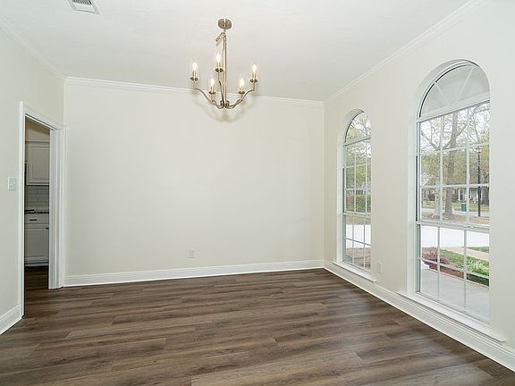 3rd image of 204 James Dr