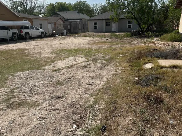 504 E Cortinas St #11, Del Rio, TX 78840