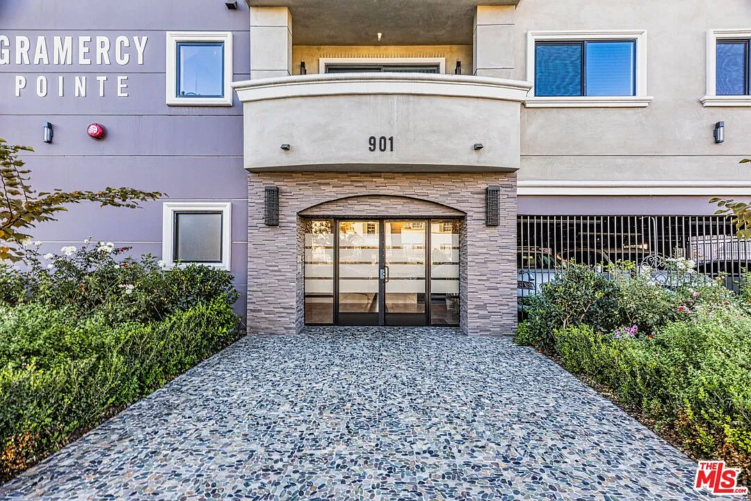 3 bed, 2.0 bath, 1617 sqft, $3,850 — Photo 1