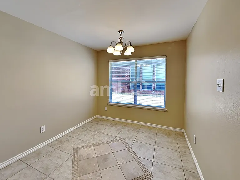 737 Oak Dale Ave — Photo 5