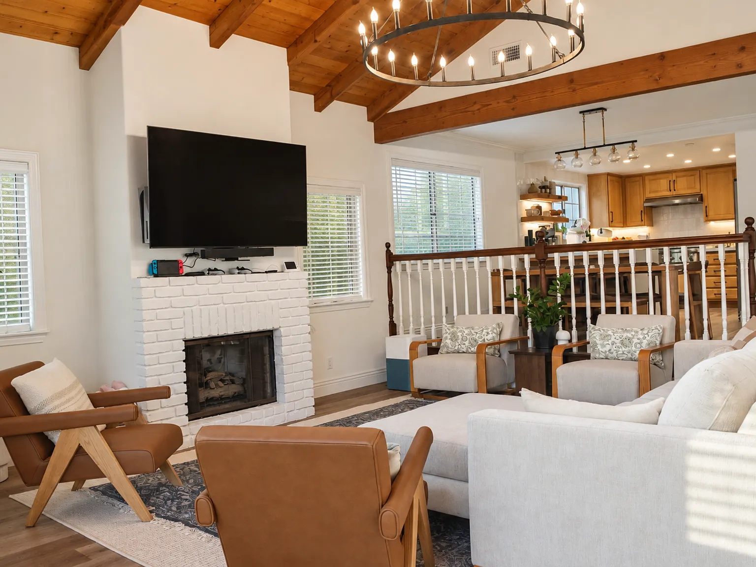 3 bed, 2.5 bath, 2000 sqft, $7,550 — Photo 2