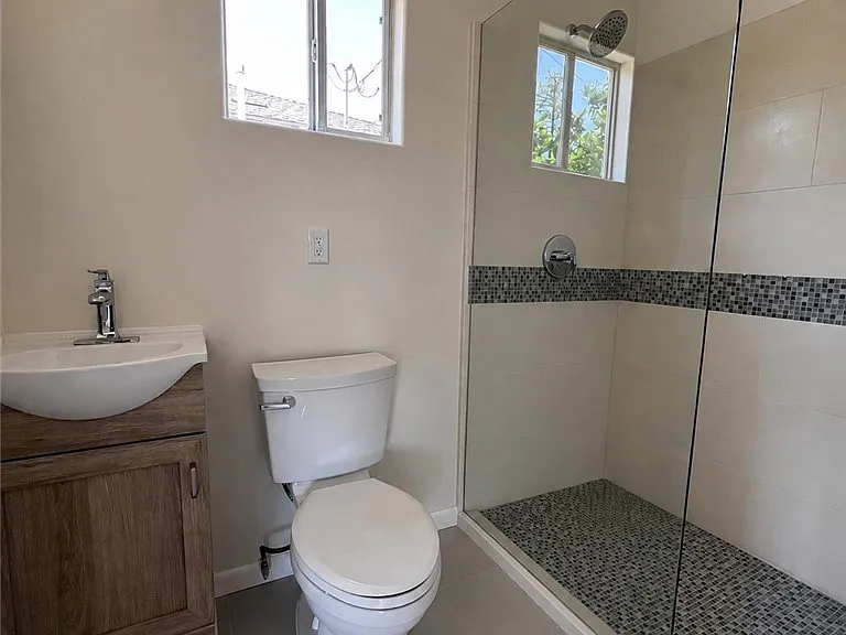 540 Crosby St — Photo 19
