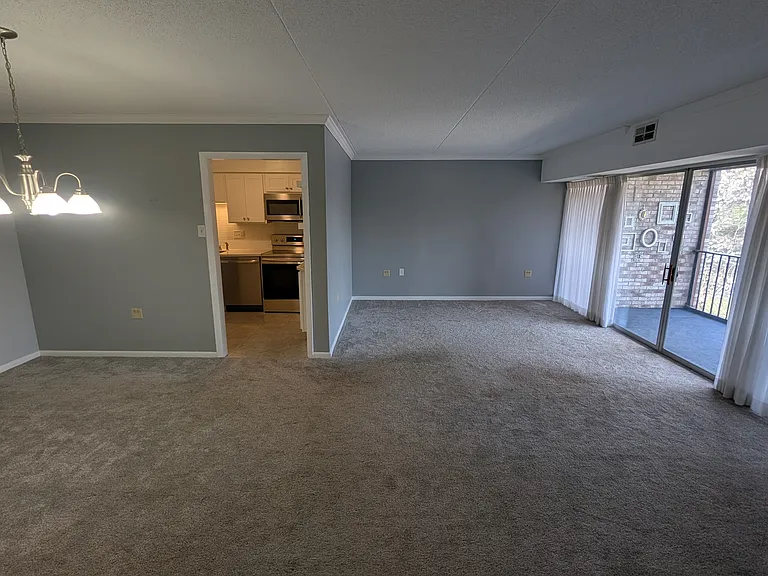 2120 Greentree Rd #705E — Photo 2
