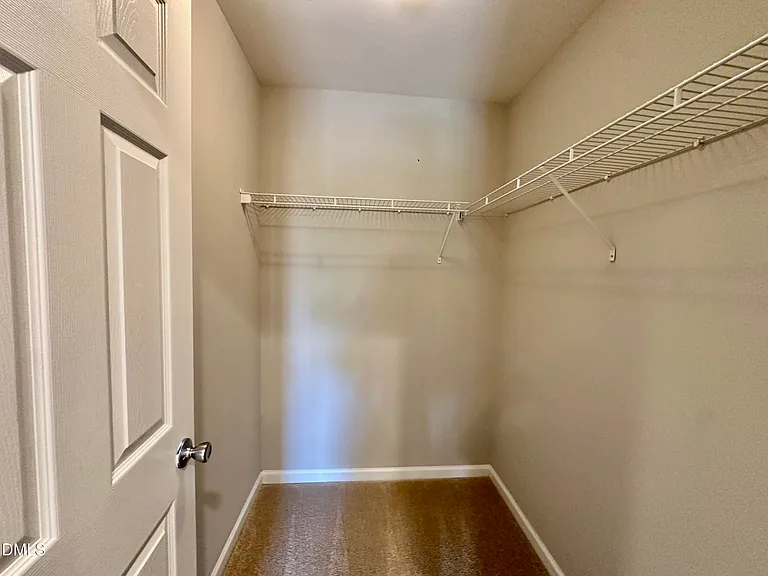 323 Longchamp Ln — Photo 28