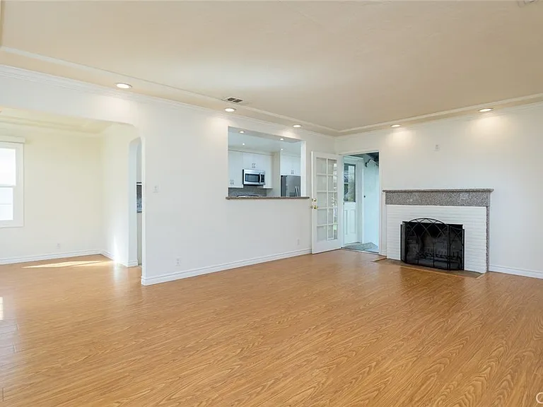 2111 N Verdugo Rd — Photo 13