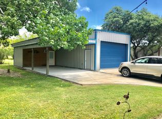 706 W Monroe Ave, Port O Connor, TX 77982