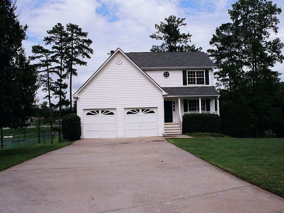 Rivers Edge Community - Culdesac lot overlooking tennis courts and pool.