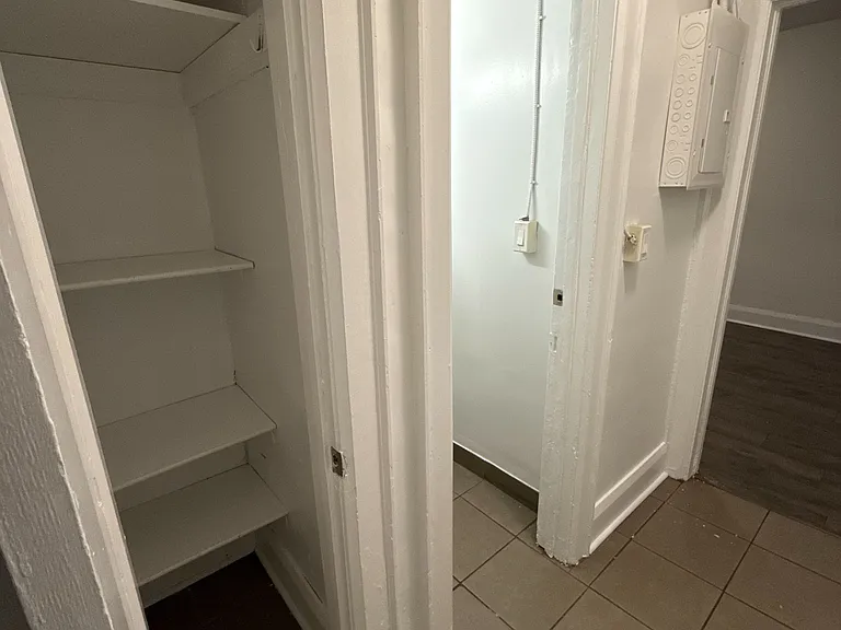 1094 College St #2 — Photo 17