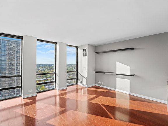 2nd image of 1660 N Lasalle St APT 2404