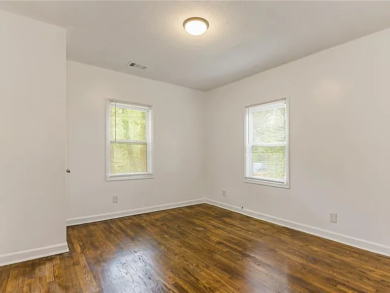 937 Lawton St SW — Photo 19