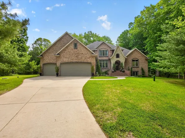 2813 River Forest Hills Dr, Pulaski, WI 54162