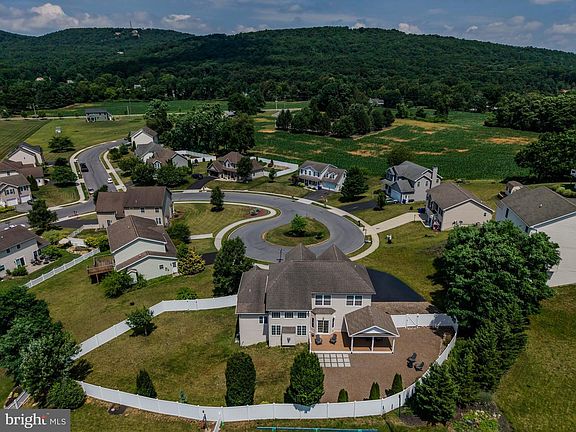 5th image of 16 Mountain Crest Way