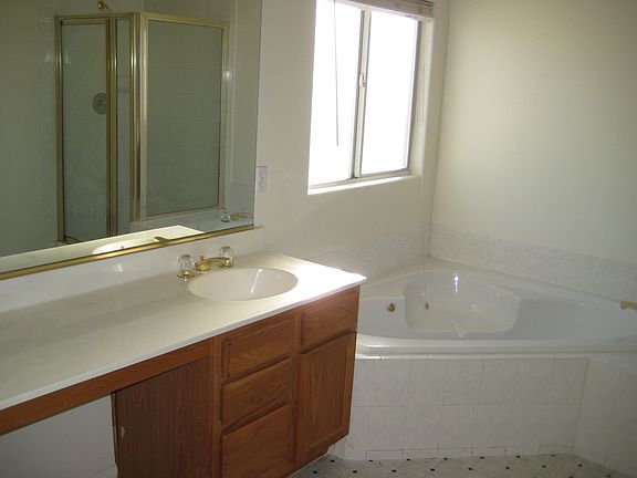 3rd image of 5813 Royal Castle Ln