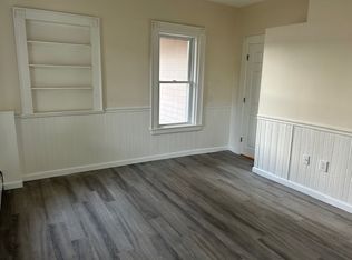 17 Howard St #A, Franklin, MA 02038