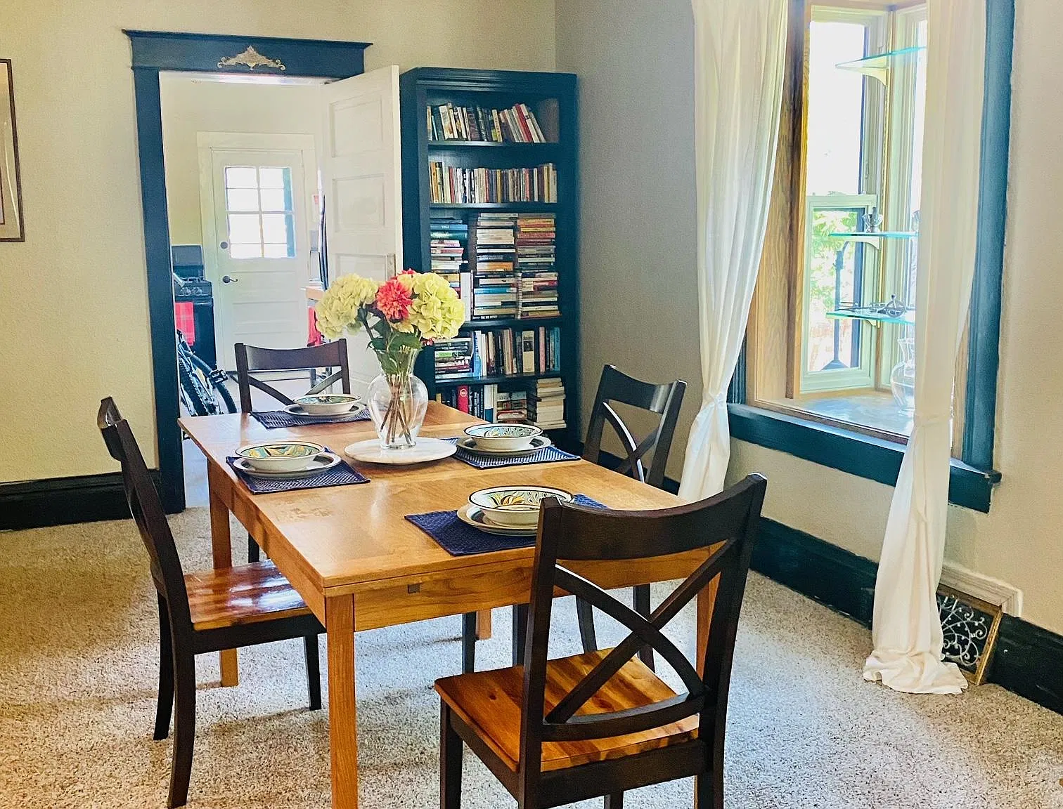 4 bed, 2460 sqft, $3,900 — Photo 3