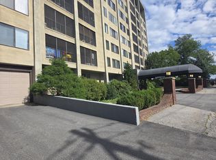 55 River Rd APT 9H, Manchester, NH 03104