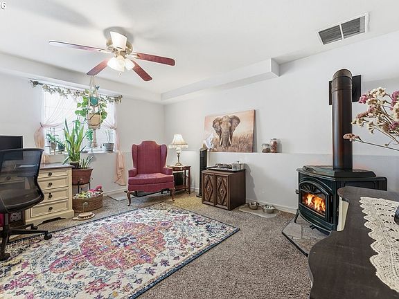 4th image of 507 N Pine Ave