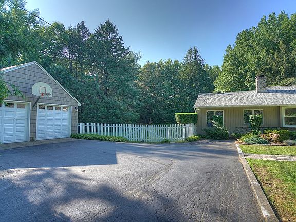 2nd image of 6 Forsyth Rd