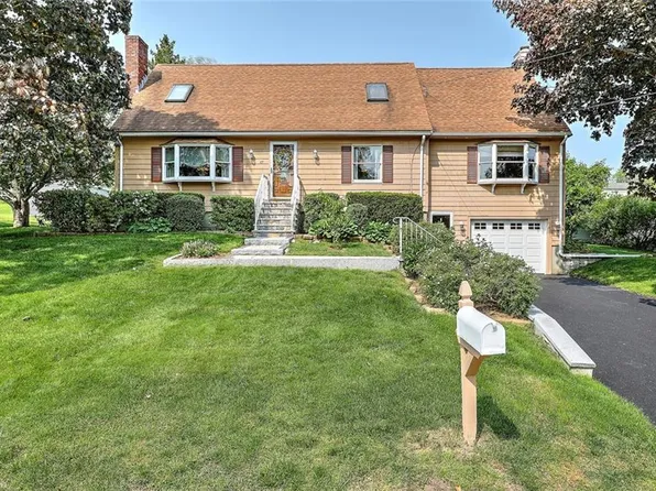 47 Monterey Rd, Bristol, RI 02809