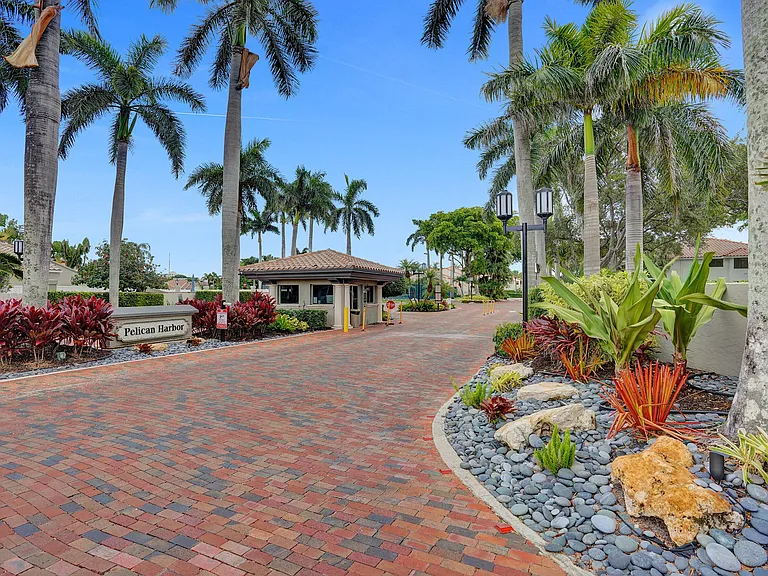 65 Pelican Pointe Dr #2030 — Photo 3