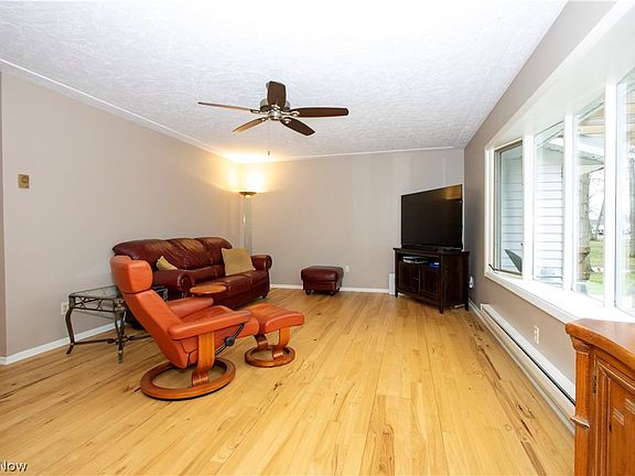 3rd image of 40126 Jones Rd