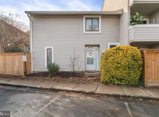 5760 Village Green Dr UNIT 9/5760, Alexandria, VA 22309