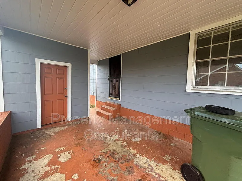 3 bed, 2.0 bath, 1289 sqft, $1,300 — Photo 4