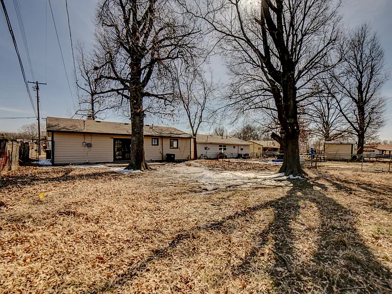 2120 S Main St — Photo 21
